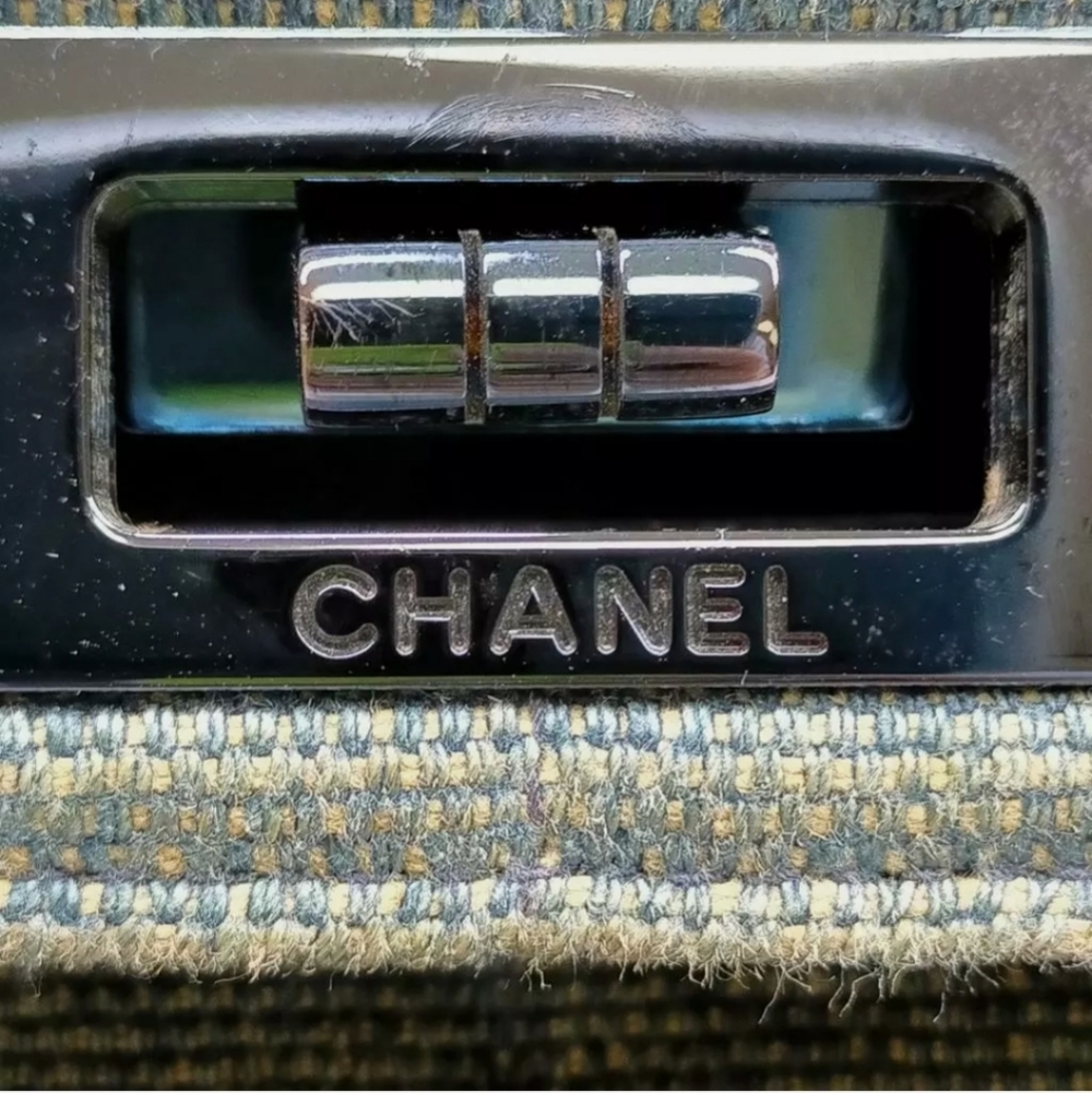 CHANEL Blue Denim Flap Handbag - Picture 6 of 10